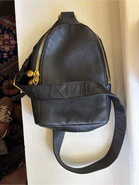 HOBO New W/O Tags Black Leather Fern Sling Bag, Crossbody Bag with Gold Hardware